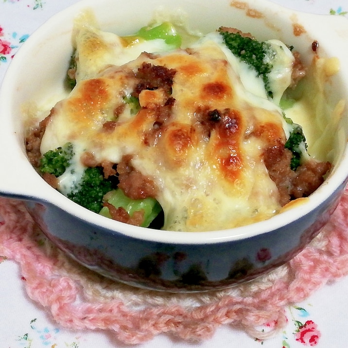 超簡単!ブロッコリーと作りおきそぼろのチーズ焼き